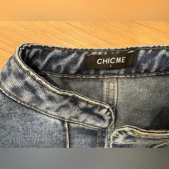 Button-Front Blue Denim Jacket with Military-Inspired Tabs - Picture 2 of 3